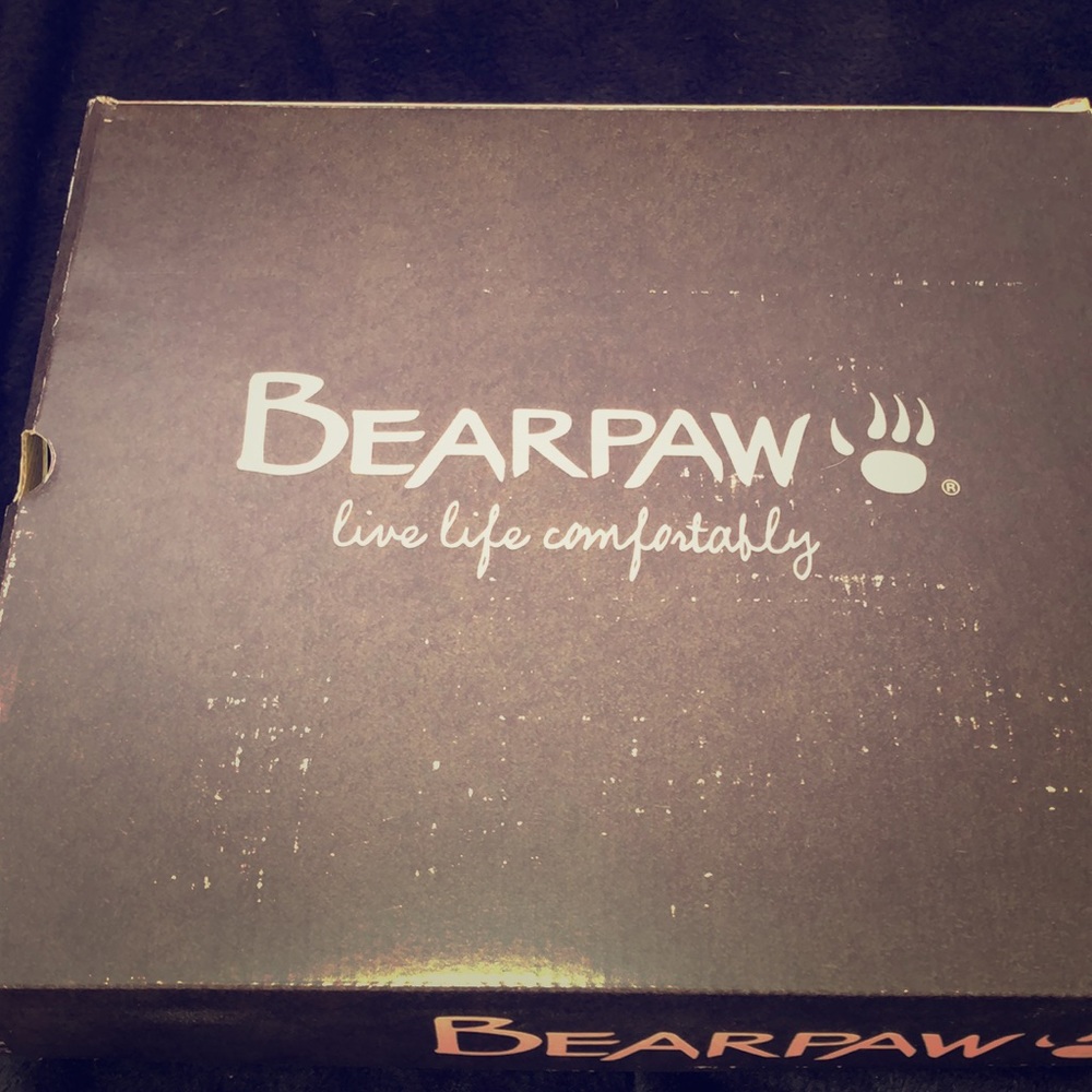Black Abigail style BearPaw boots 🐻